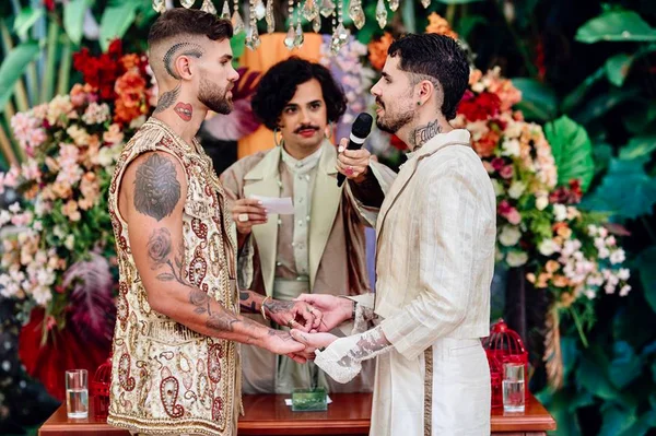 Rodrigo Malafaia e Leandro Buenno (ex-The Voice) se casam em São Paulo
