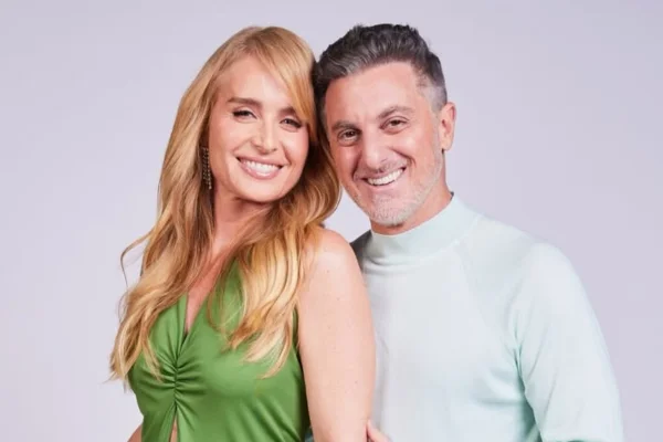 Angélica impõe regras a Luciano Huck dentro de casa: “Estranho”