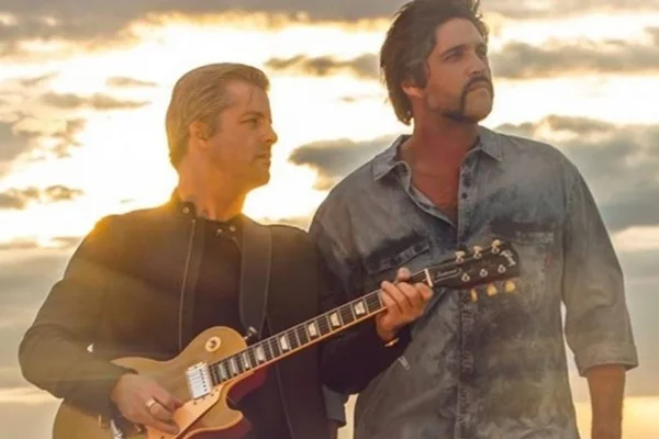 Crítica: Victor & Leo se reinventa no sertanejo e cria ritmo próprio