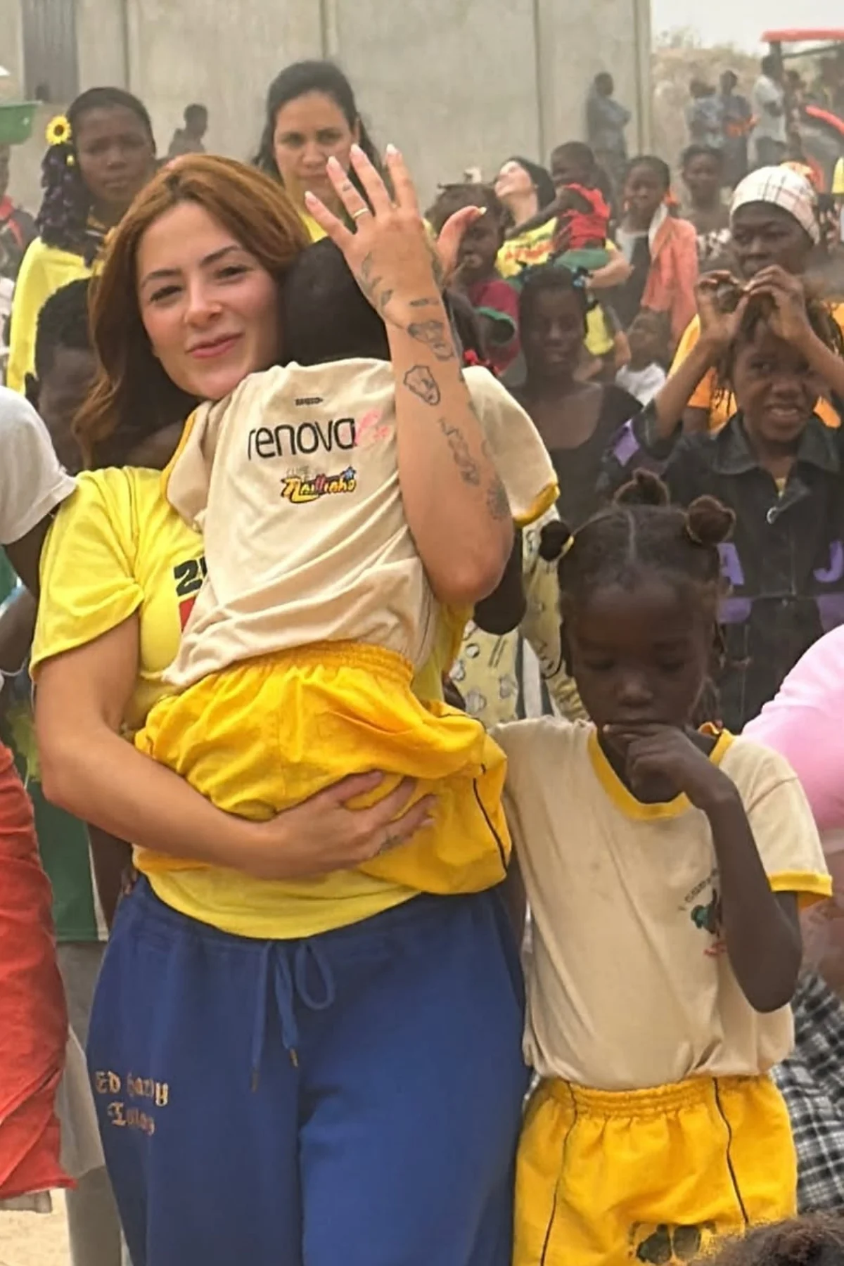 Nathalia Valente em missão humanitária na África. Nathalia Valente em missão humanitária na África.