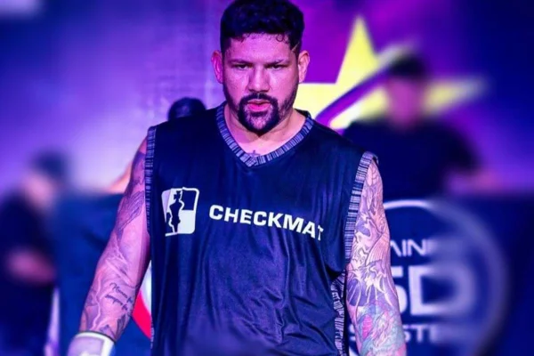 Imagem colorida de lutador de MMA preso em Manaus