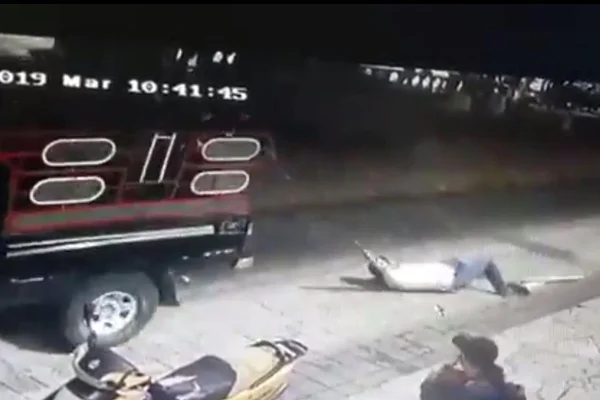 Prefeito é amarrado em carro e arrastado por não cumprir promessa