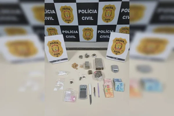 Homem é preso com maconha, crack e cocaína escondidas em casa no DF