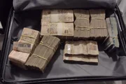 Mala de dinheiro apreendida em apartamento do Careca do INSS
