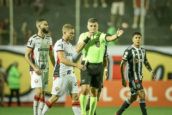 Vitória bate Atlético-MG e joga gigantes para a zona de rebaixamento