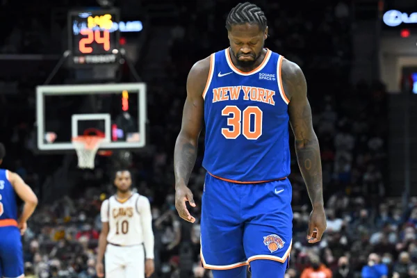 NBA: estrela dos Knicks dá tapa em laptop e se estranha com assistente