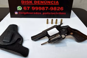 A arma e a bicicleta também foram apreendidas