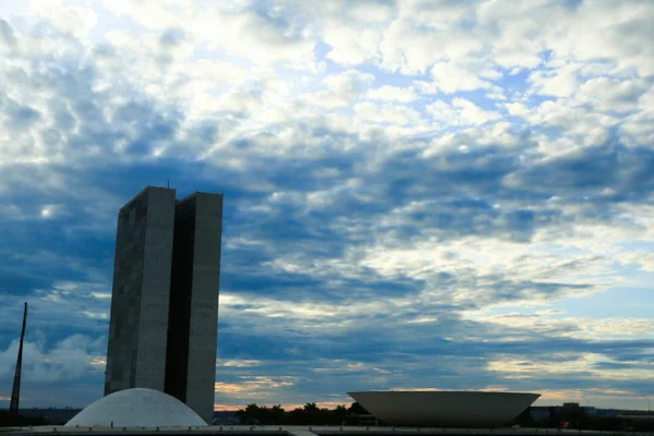 Apresentadores do Bom Dia Brasil imitam Mussum ao vivo. Veja