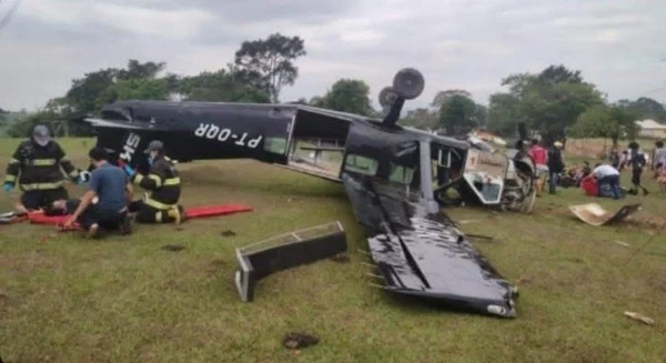 Avião que caiu com paraquedistas em SP teve problemas a 275 m do chão