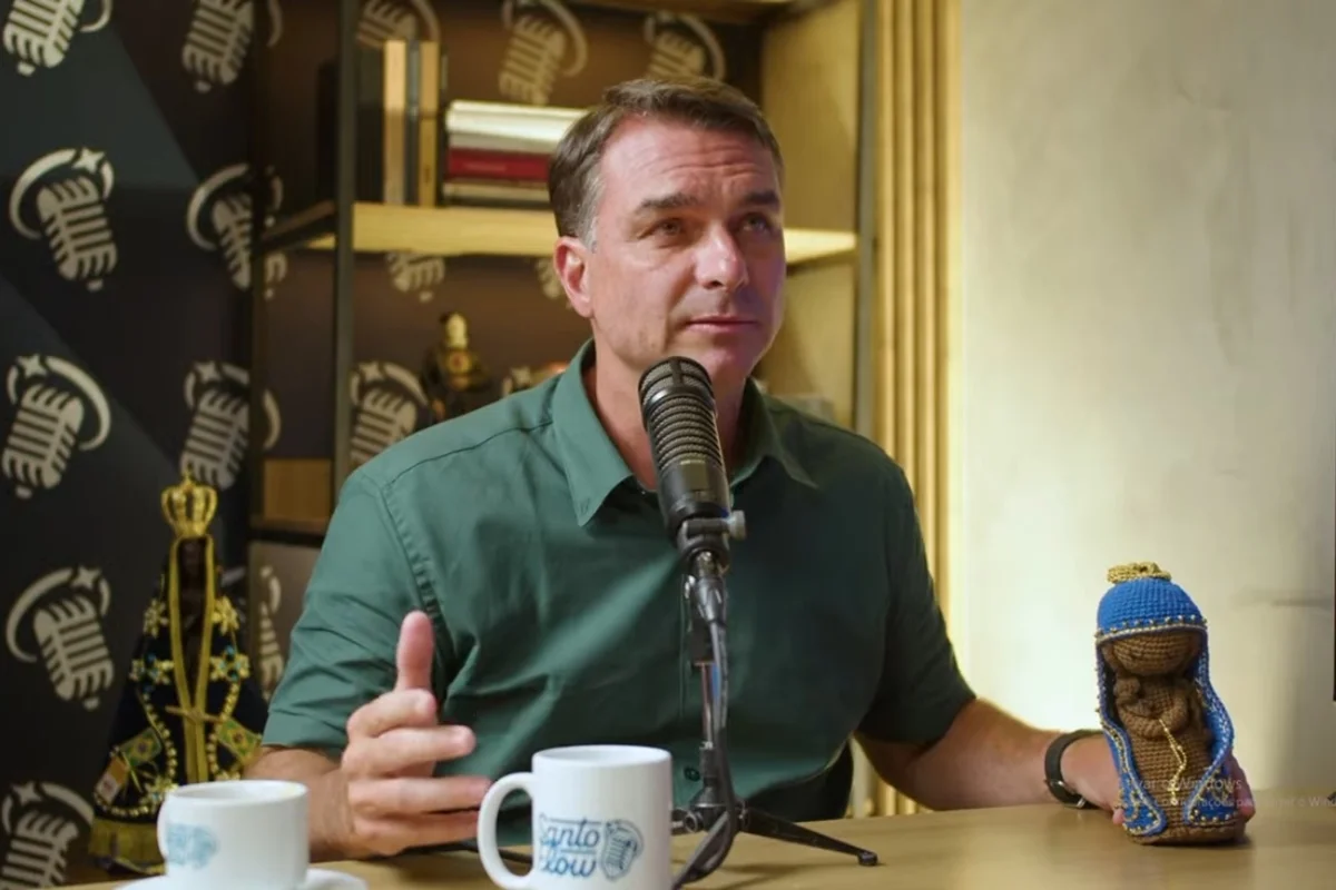 Flávio Bolsonaro no podcast católico Santo Flow Flávio Bolsonaro no podcast católico Santo Flow