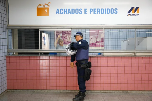 Metrô-DF lança aba no app para usuários relatarem perda de objetos