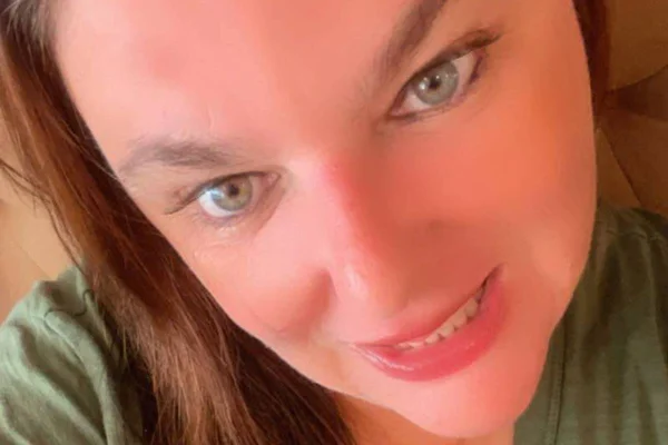 Mulher é denunciada por influencers e ex-BBBs por praticar golpes