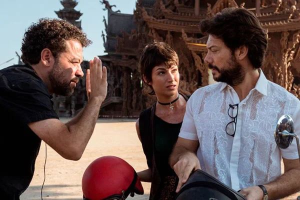 Diretor de La Casa de Papel e Vis a Vis estreia em Hollywood