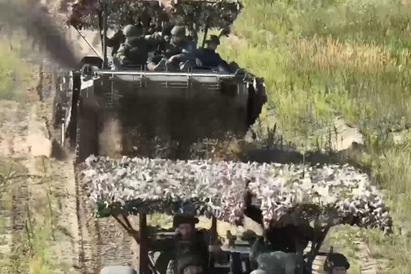Imagem colorida de militares da Rússia