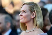 Uma Thurman também apostou em um chanel glamouroso, risca lateral, com leve volume 