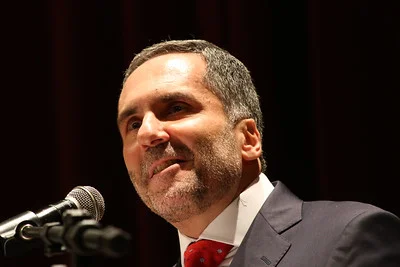 Imagem colorida do procurador-geral de Justiça Mario Sarrubbo de terno e gravata falando ao microfone - metrópoles