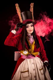 Carol Frazão como Alice Liddell Carol Frazão como Alice Liddell