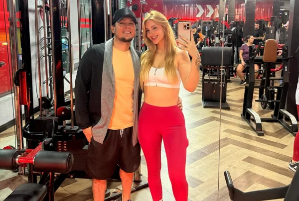 Após briga com ex, pai de Melody assume namoro com mulher de 22 anos