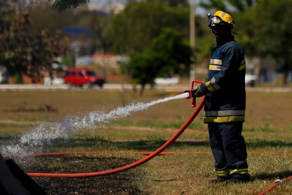 Corpo de Bombeiros combate incêndio em Santa Maria
