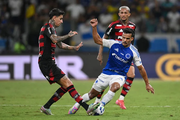 Imagem colorida do jogo entre Cruzeiro x Flamengo - Metrópoles