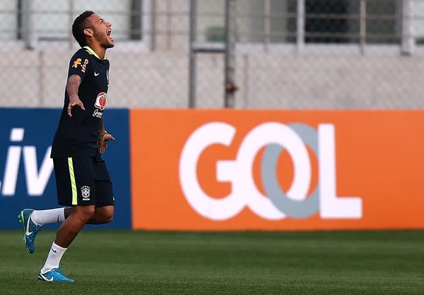 Seleção faz 1º treino com Neymar. Coutinho participa do aquecimento