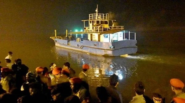 Barco superlotado vira na Índia e mata ao menos 21 pessoas