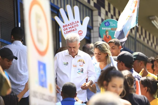 Rollemberg enfrenta rejeição nas ruas e pede por nova oportunidade