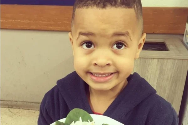 Menino de 3 anos morre após ficar preso em máquina de lavar