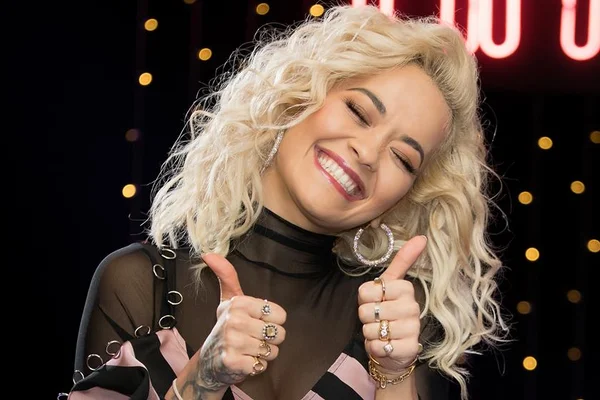 Em Phoenix, Rita Ora simplifica e lança um dos melhores do pop em 2018