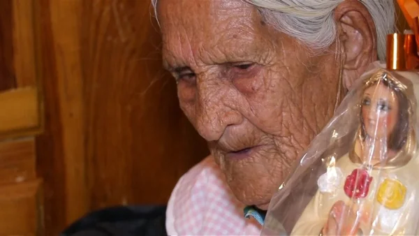 Idosa de 116 anos tem cartão recusado em banco por ser “velha demais”