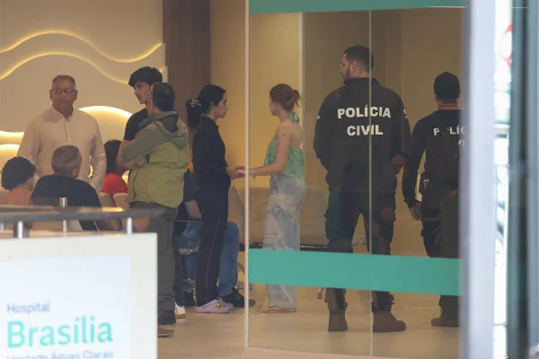 Hospital emite comunicado sobre causa da morte de jovem agredido por piloto