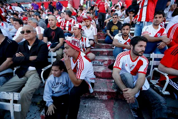 Final da Libertadores é adiada por ataque que feriu jogadores do Boca