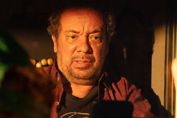 Imagem colorida de Márcio Vito no filme Eu Não Te Ouço - Metrópoles