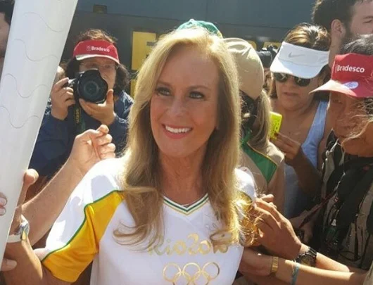 “Sou a coroa de Ipanema”, diz Helô Pinheiro sobre Gisele Bündchen