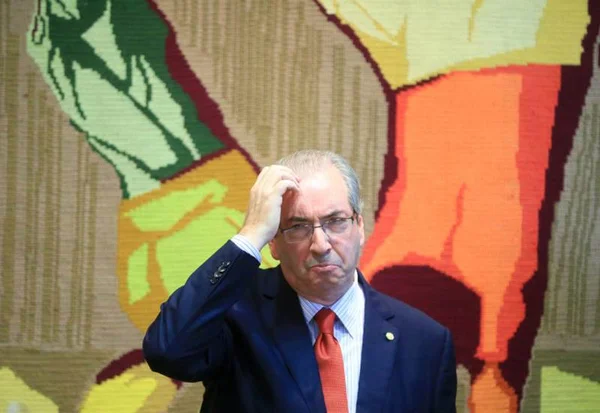 Ministro do STF afasta Eduardo Cunha da Câmara
