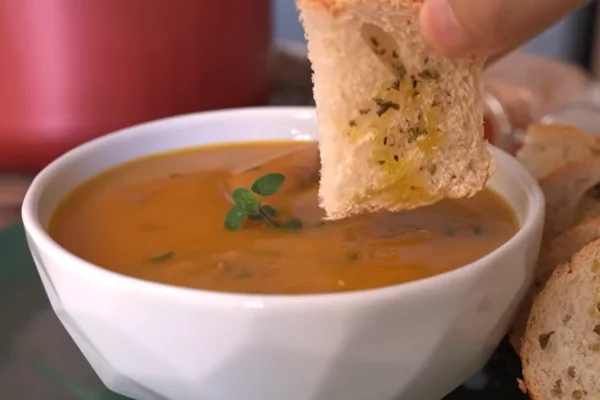 Caldo de legumes com carne moída