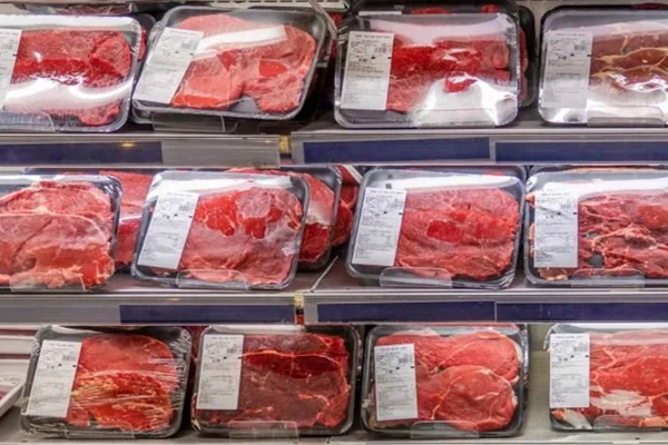 Homem é preso em mercado do DF ao esconder picanha e café na mochila