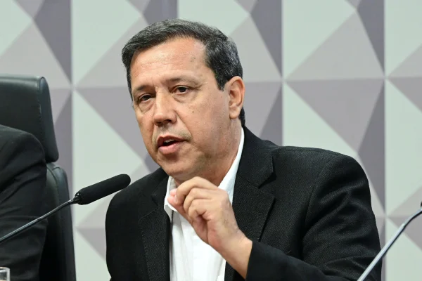 Milton Cavalo durante depoimento na CPMI do INSS