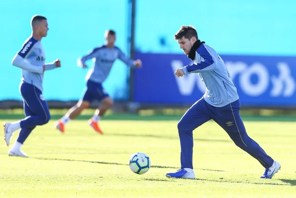 Kannemann e Matheus Henrique treinam e ficam à disposição no Grêmio