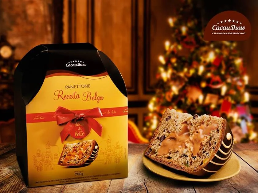 Com toque de especiarias, recheio de doce de leite e coberto com chocolate ao leite, o panettone Receita Belga, da Cacau Show, foi inspirado no tradicional biscoito belga “Speculoos” e custa a partir de R$48 Com toque de especiarias, recheio de doce de leite e coberto com chocolate ao leite, o panettone Receita Belga, da Cacau Show, foi inspirado no tradicional biscoito belga “Speculoos” e custa a partir de R$48