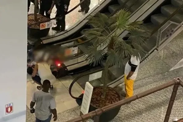 Imagem colorida: homem baleado em escada rolante - Metrópoles