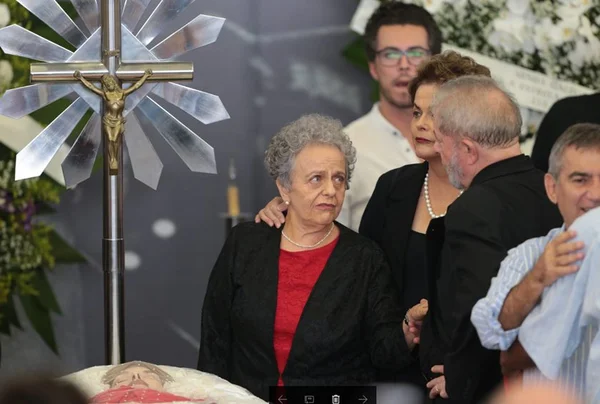 Políticos participam de velório de Marisa Letícia em São Paulo