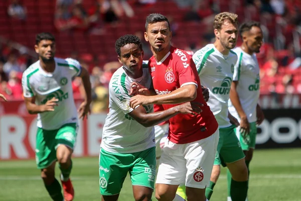 VAR anula dois gols colorados, mas Inter vence Chapecoense por 1 x 0