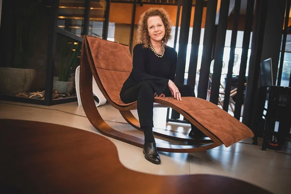 “Estou sempre um pouco subversiva”, diz a designer Jacqueline Terpins