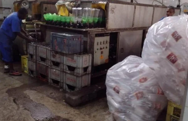 Polícia Civil fecha fábrica clandestina de vinhos e licores no Rio