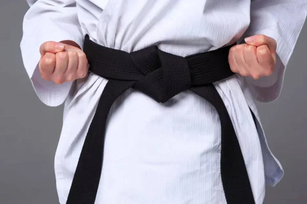 PM faixa preta em jiu-jitsu desarma agressor após briga em bar no DF