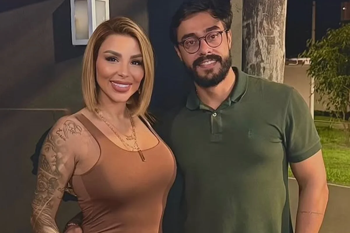 Jenny Miranda e Mateus Parpinelli ficaram noivos neste sábado (20/6) Jenny Miranda e Mateus Parpinelli ficaram noivos neste sábado (20/6)