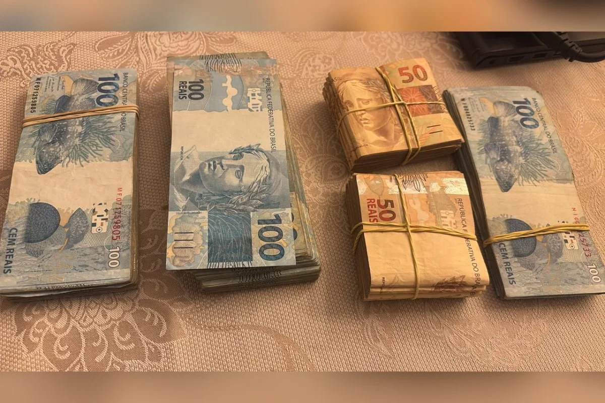 PF acha dinheiro em livro falso durante ação contra grupo de Sóstenes - imagem 3 PF acha dinheiro em livro falso durante ação contra grupo de Sóstenes - imagem 3