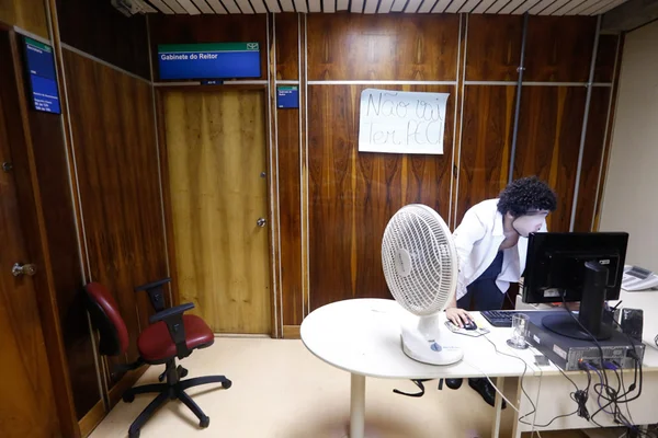 UnB investiga sumiço de computadores e projetores após desocupação