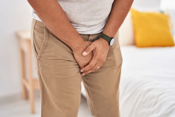 Ballmaxxing: injetar fluídos no testículo pode causar disfunção erétil